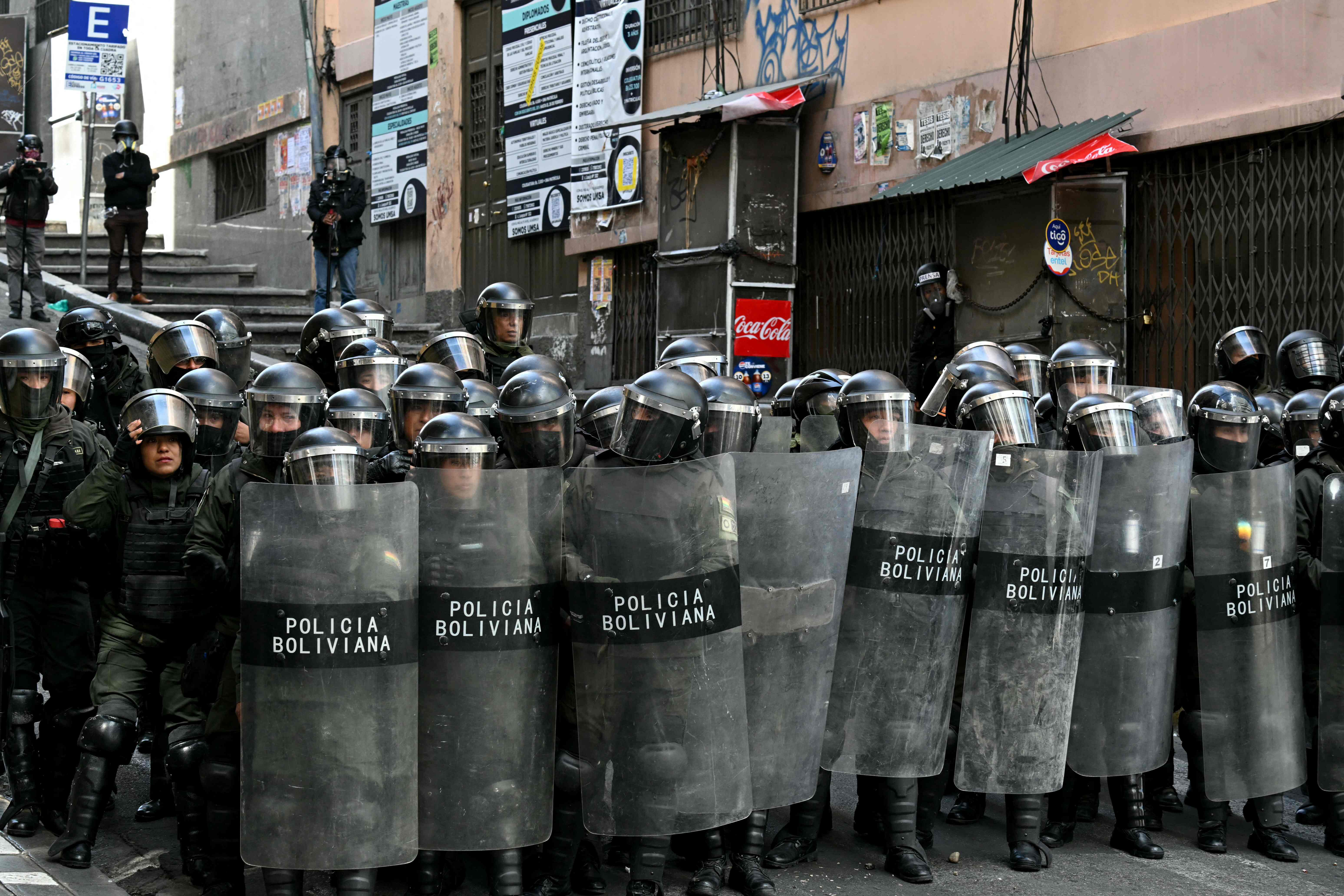 La policía antidisturbios durante una protesta en La Paz